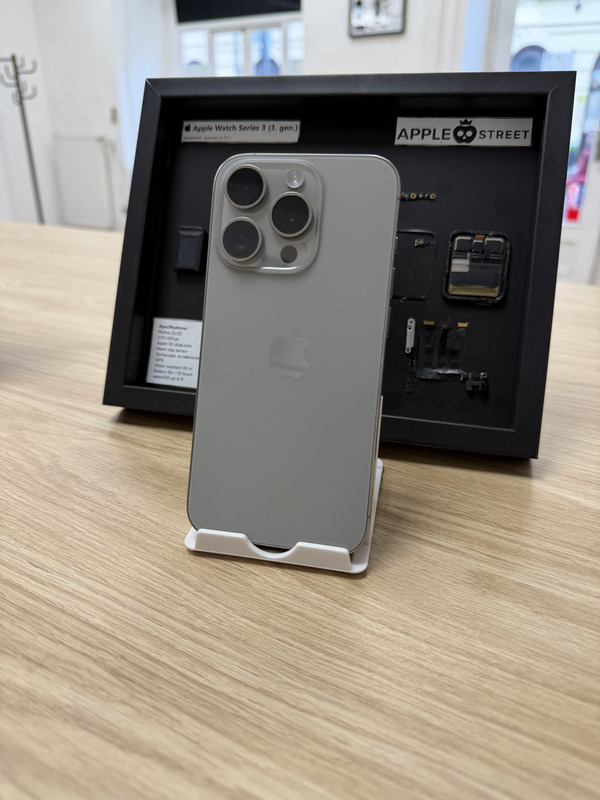 Apple iPhone 15 Pro 128GB Natúr titán Használt Kártyafüggetlen