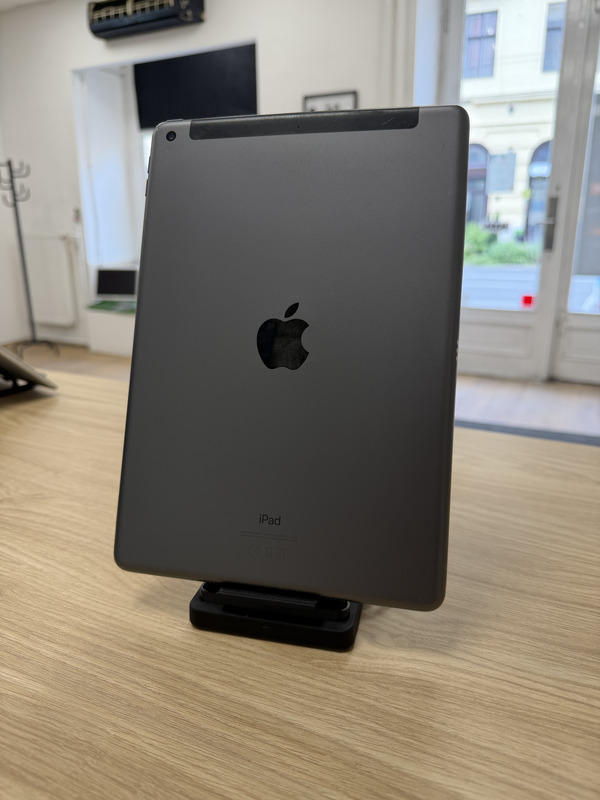 Apple iPad 8th gen 32GB Wifi Cellular Space Gray Használt