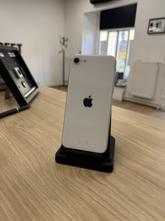 Apple iPhone SE 2020 64GB Fehér Használt Kártyafüggetlen