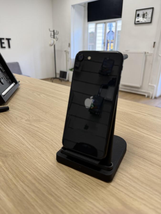 Apple iPhone SE 2020 64GB Fekete Használt Kártyafüggetlen